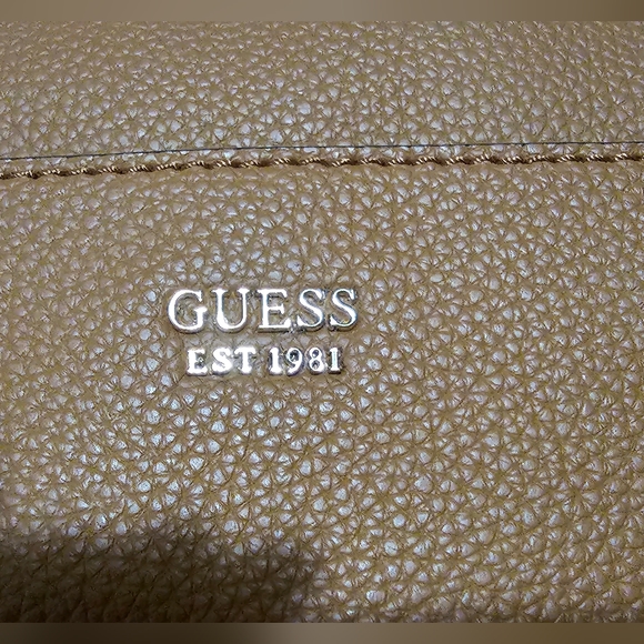 Guess purse - Picture 2 of 4